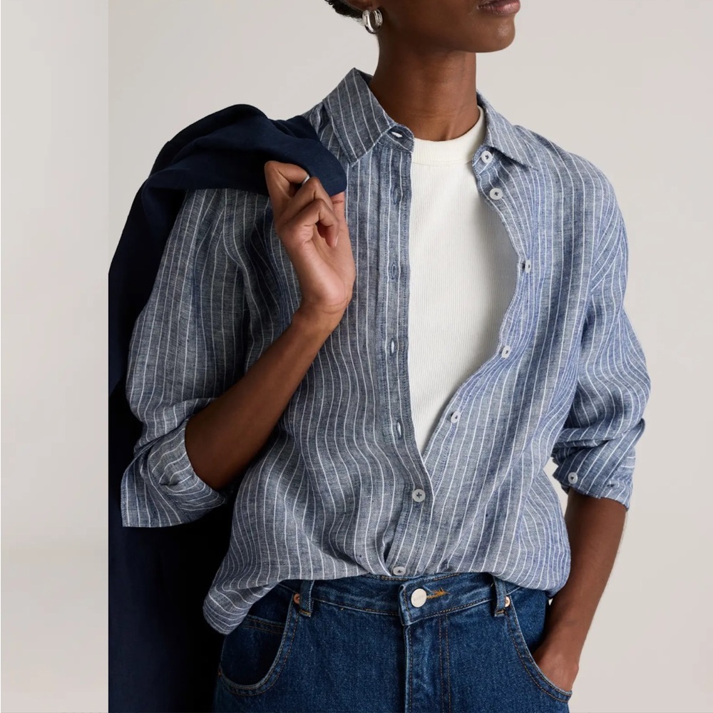 💙Striped Blue Button-Up Shirt.